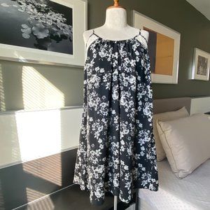 ♥ Skies Are Blue Floral Beach Dress in Black and White SMALL    - J